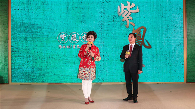 ??中國戲劇梅花獎得主曾慧與陳卓林現場合唱《鸞鳳分飛》 ??中國戲劇梅花獎得主曾慧與陳卓林現場合唱《鸞鳳分飛》